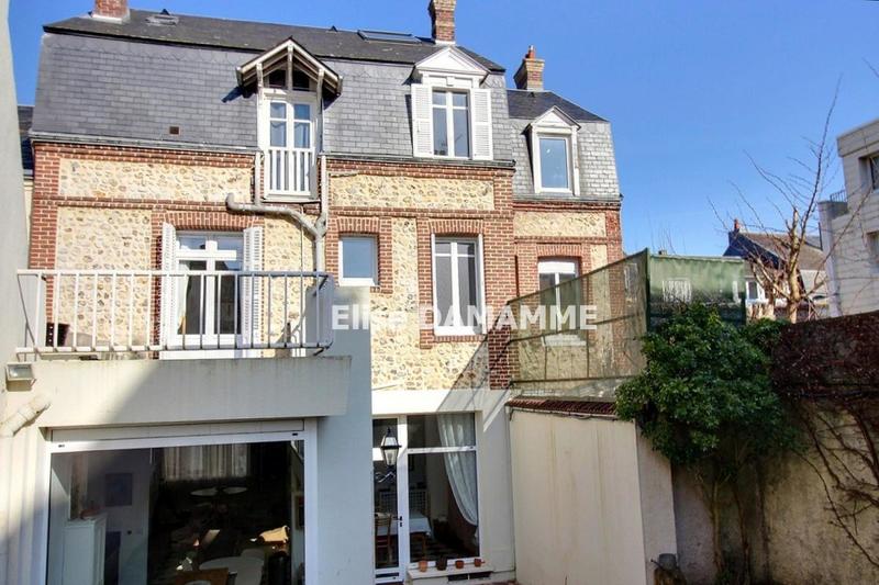 Maison - 227 m² - 8 pièces