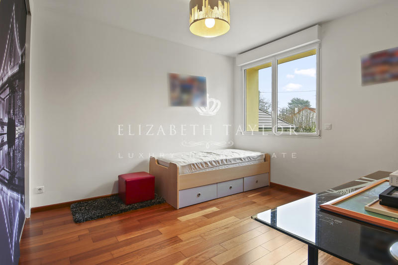 Maison - 450 m² - 11 pièces