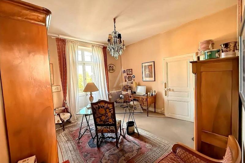 Maison - 331 m² - 11 pièces