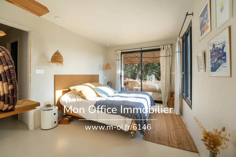 Maison - 330 m² - 10 pièces