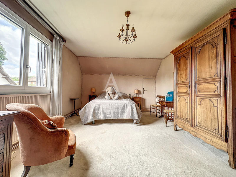 Maison - 212 m² - 8 pièces