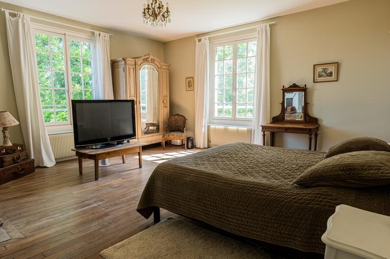 Maison - 329 m² - 12 pièces