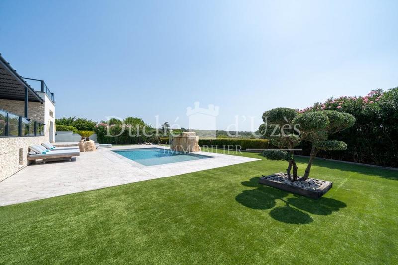 Villa - 300 m² - 9 pièces