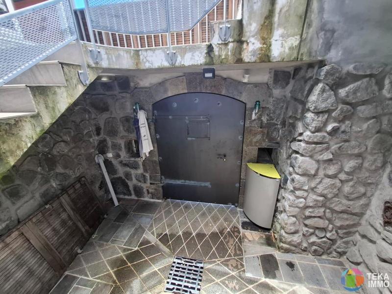 Maison de ville - 201 m² - 9 pièces