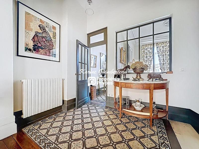 Propriété - 201 m² - 6 pièces