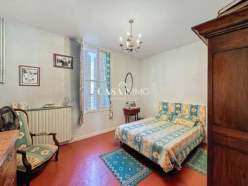 Maison - 220 m² - 8 pièces