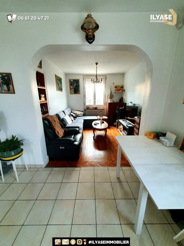 Maison - 240 m² - 8 pièces