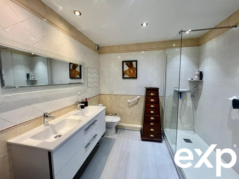 Appartement - 80 m² - 3 pièces