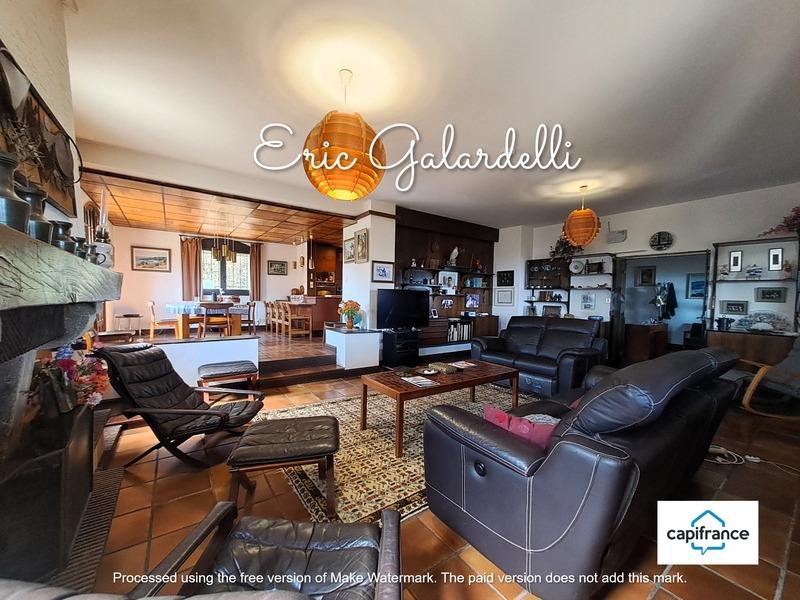 Maison - 328 m² - 12 pièces