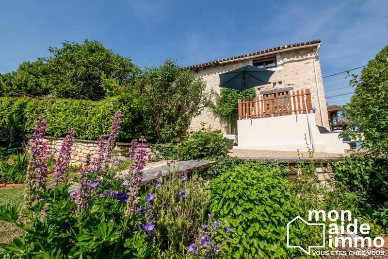 Maison - 240 m² - 15 pièces