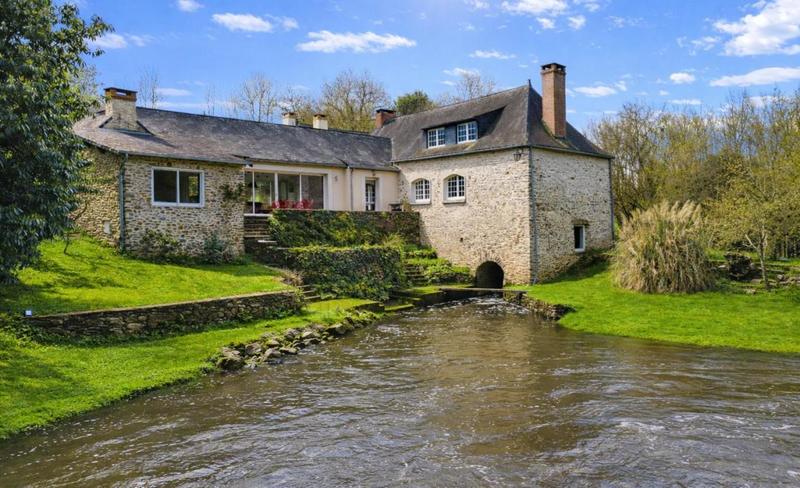 Moulin - 330 m² - 8 pièces