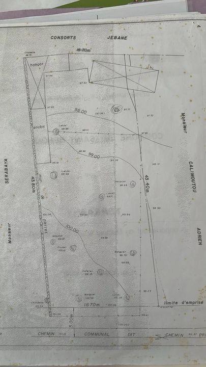 Terrain constructible - 853 m²