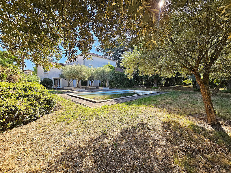 Maison - 446 m² - 14 pièces