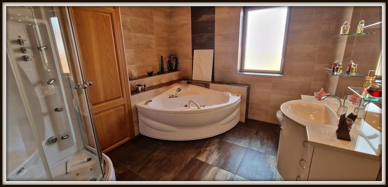 Maison - 290 m² - 8 pièces