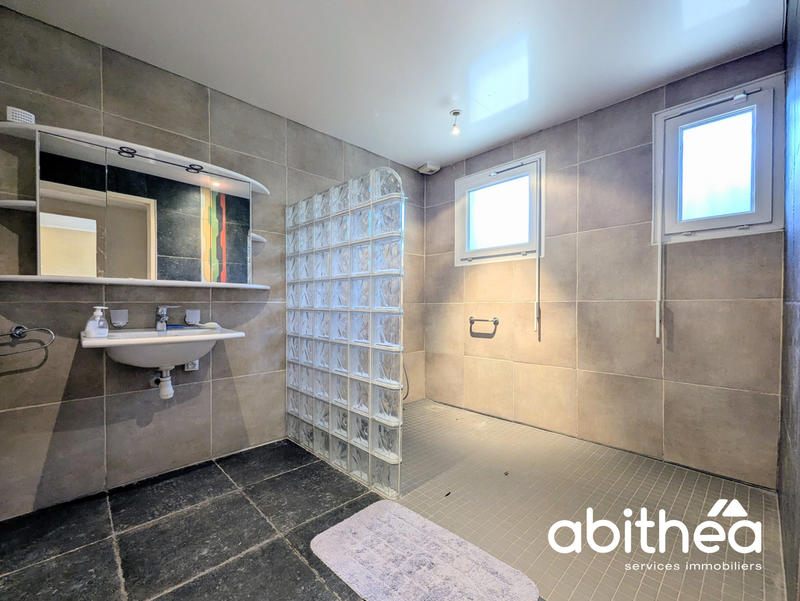 Maison - 180 m² - 8 pièces