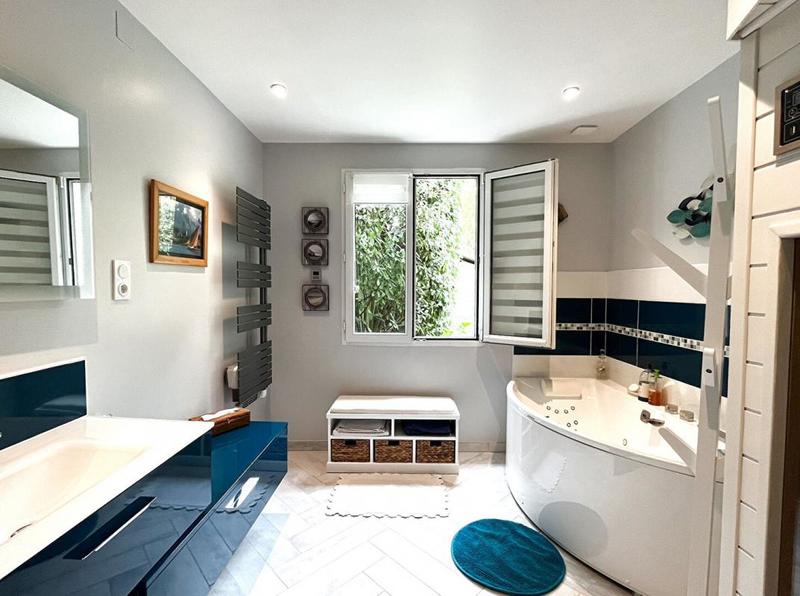 Maison - 239 m² - 11 pièces