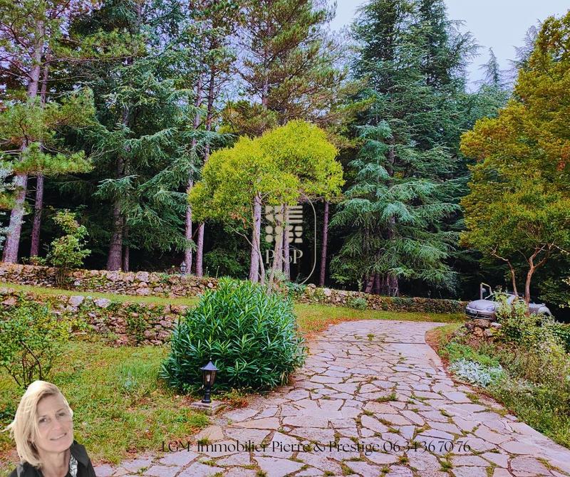 Maison - 270 m² - 8 pièces