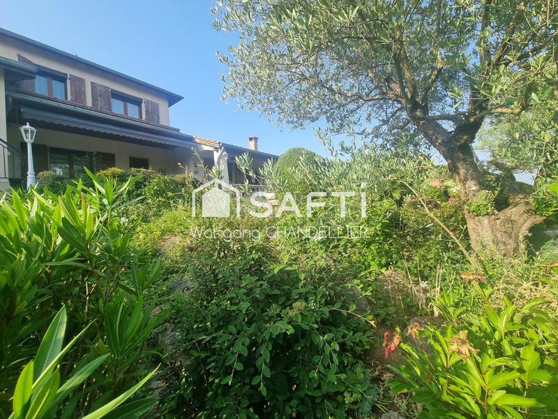 Maison - 200 m² - 7 pièces