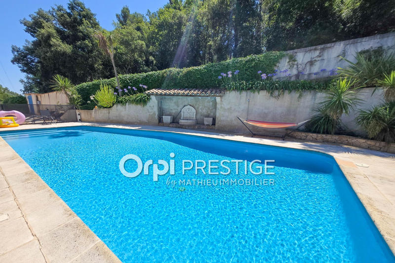 Maison - 280 m² - 14 pièces