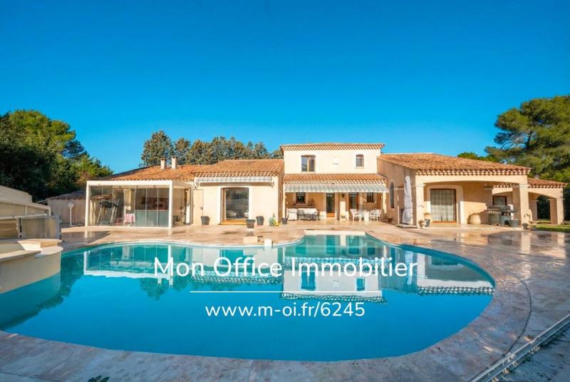 Maison - 233 m² - 7 pièces