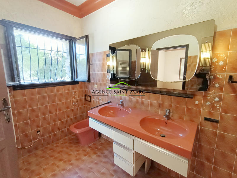 Propriété - 180 m² - 6 pièces