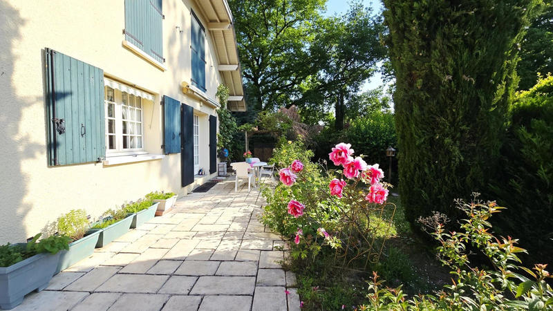 Maison - 241 m² - 7 pièces