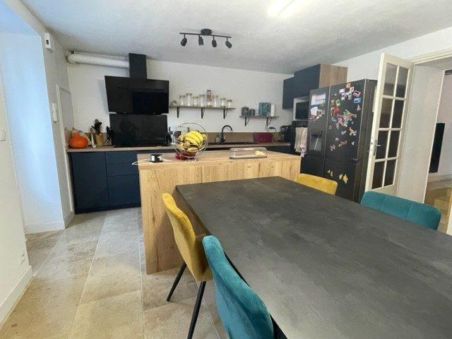 Maison - 185 m² - 8 pièces