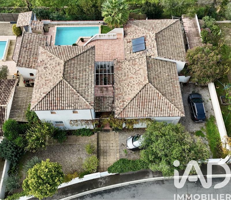 Maison - 200 m² - 7 pièces