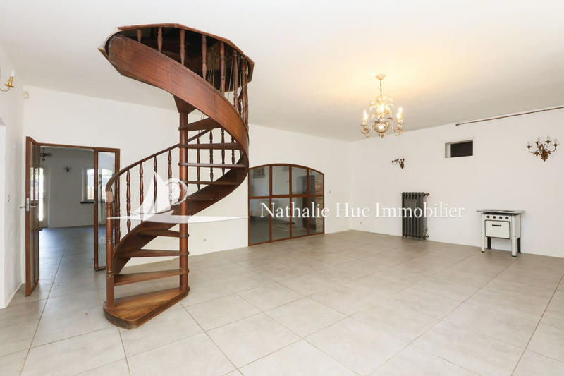 Propriété - 956 m² - 20 pièces