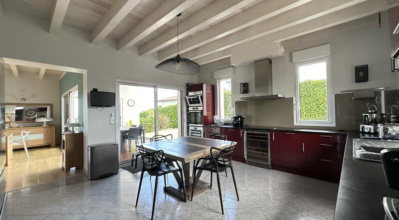 Maison - 220 m² - 7 pièces