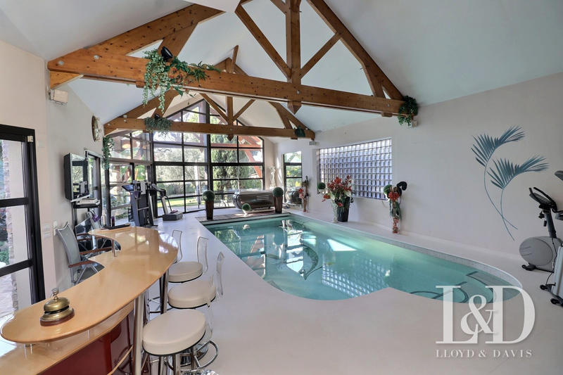 Maison - 482 m² - 10 pièces