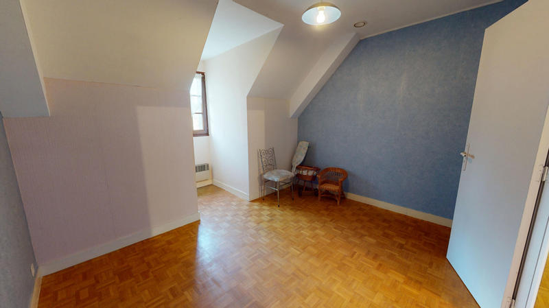 Maison - 213 m² - 8 pièces