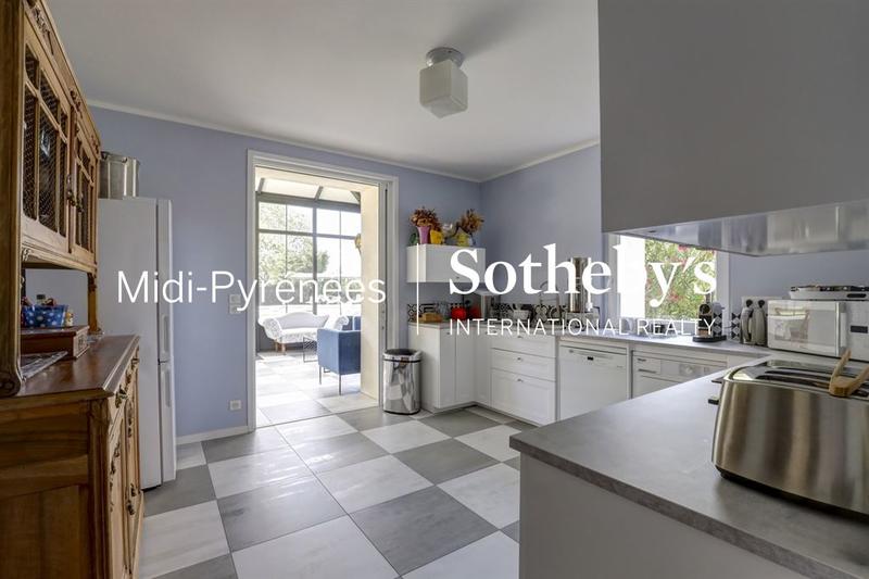 Maison - 542 m² - 15 pièces