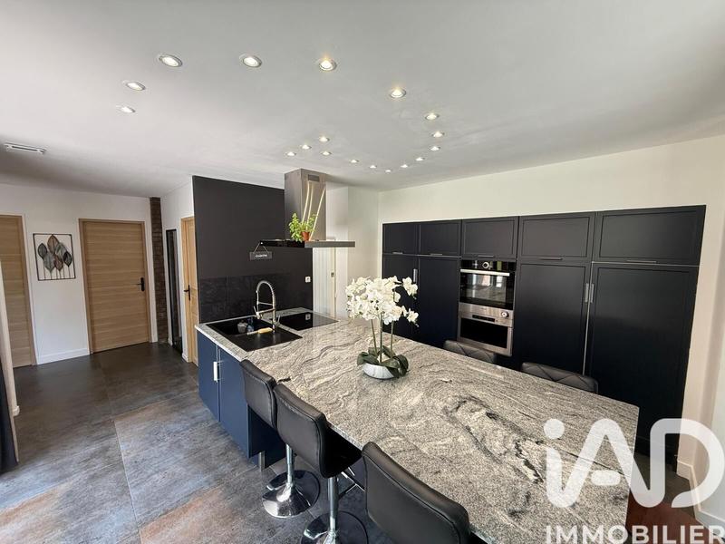 Maison - 287 m² - 8 pièces