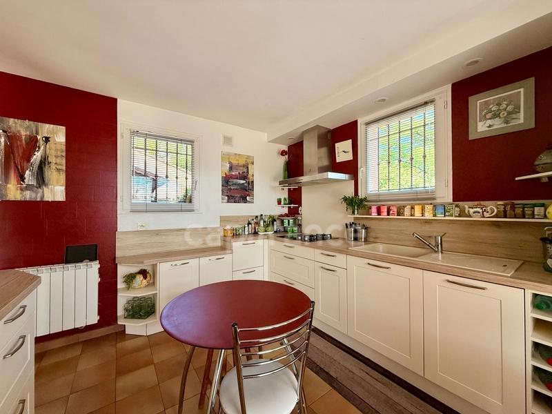 Maison - 180 m² - 5 pièces