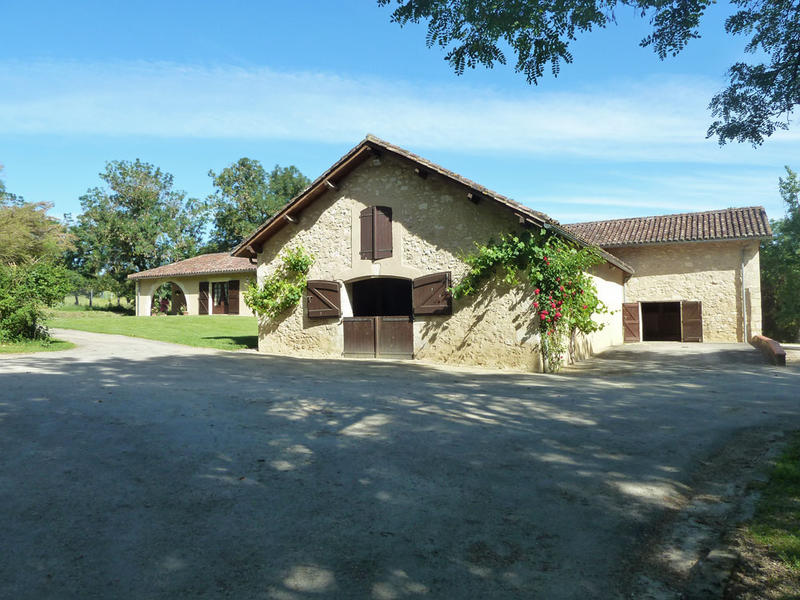 Propriété - 1 200 m² - 20 pièces