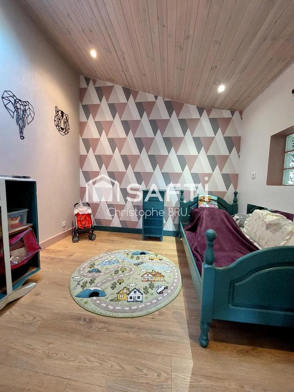 Maison - 215 m² - 6 pièces