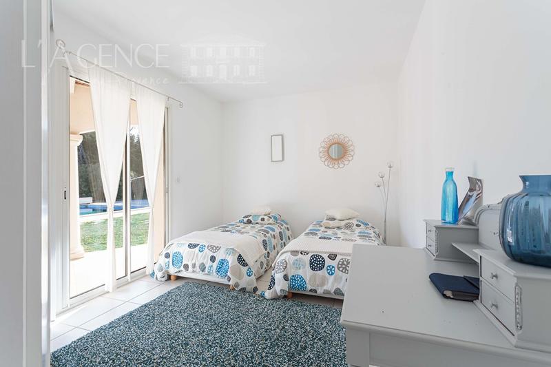 Maison - 215 m² - 6 pièces