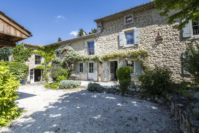 Propriété - 590 m² - 20 pièces