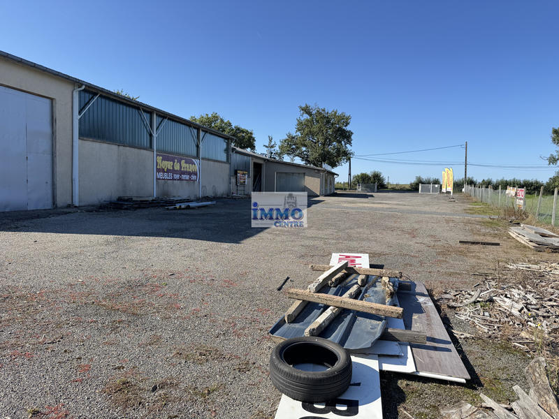 Local commercial - 1 232 m²