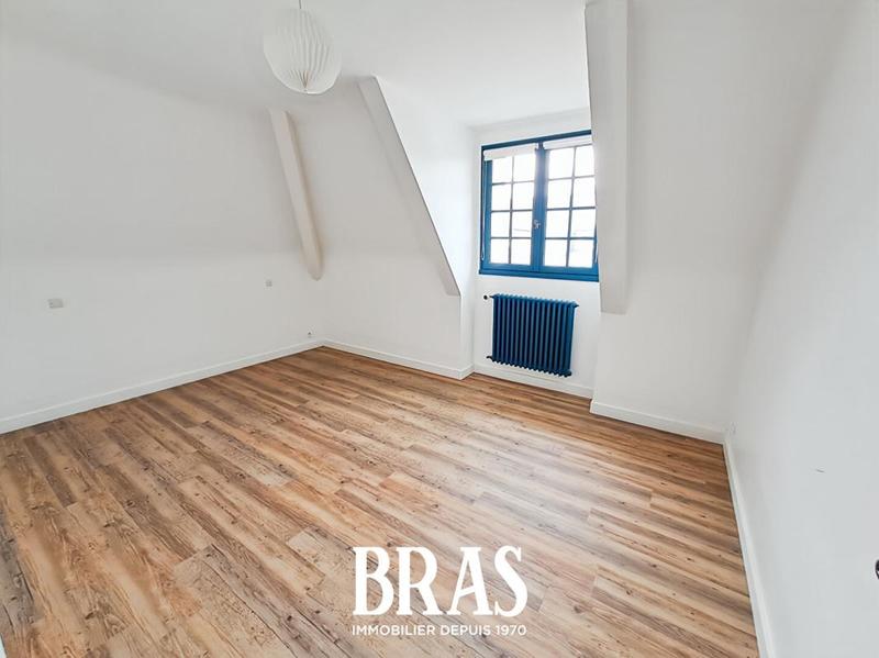 Maison - 141 m² - 8 pièces