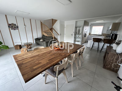 Maison - 95 m² - 5 pièces