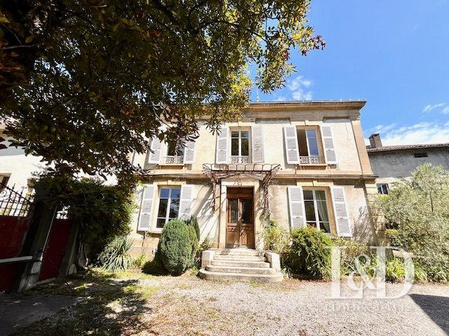Maison - 237 m² - 10 pièces
