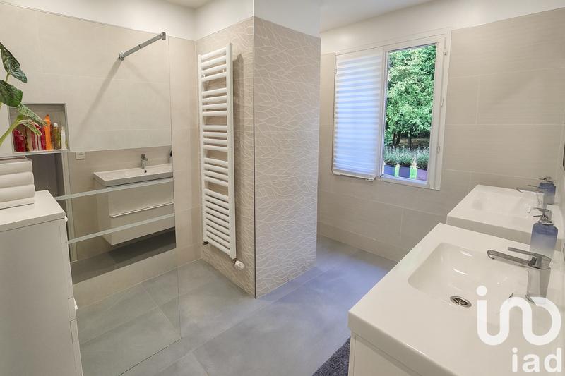 Maison - 320 m² - 10 pièces