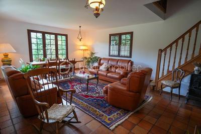 Propriété - 180 m² - 11 pièces