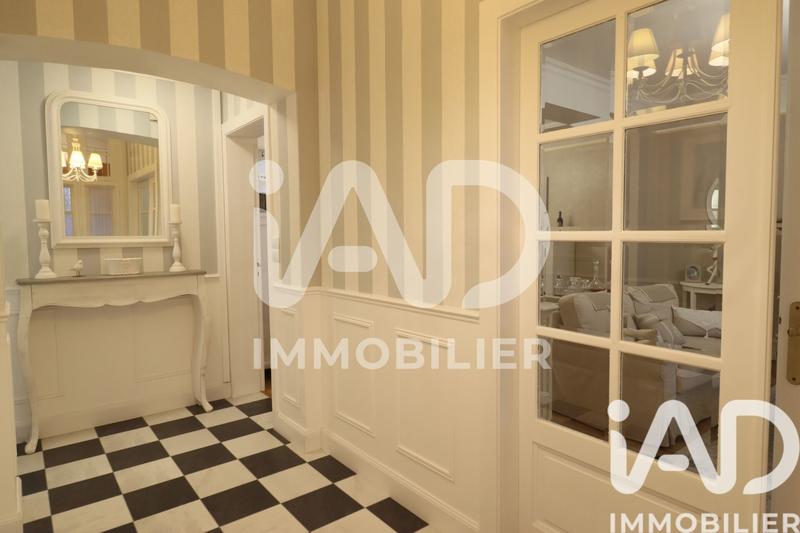 Maison - 225 m² - 9 pièces