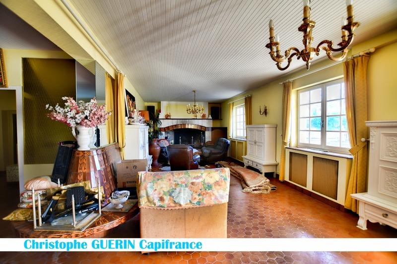 Maison - 250 m² - 8 pièces