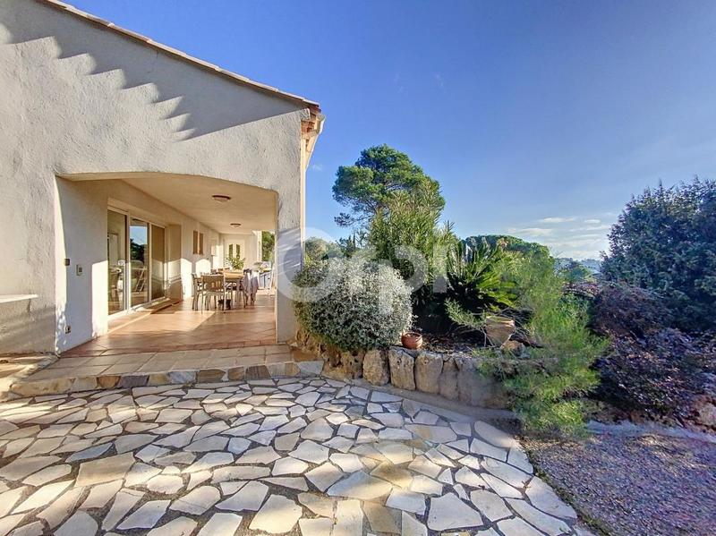 Maison - 265 m² - 8 pièces