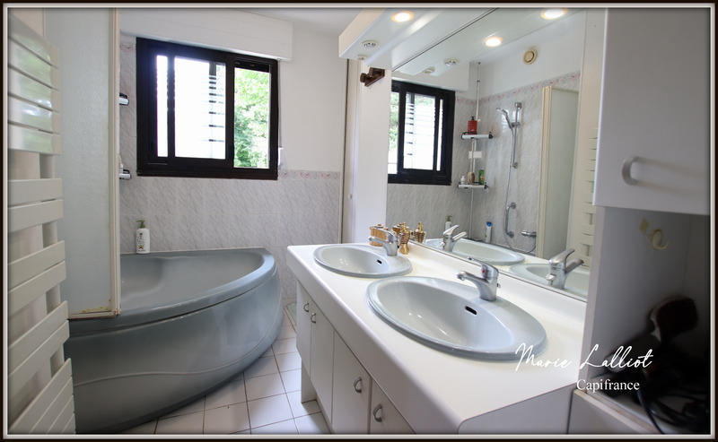 Maison - 188 m² - 8 pièces