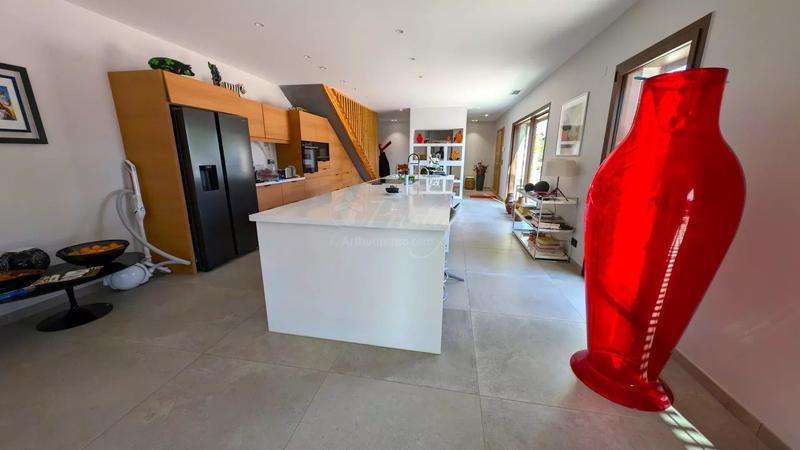 Maison - 260 m² - 7 pièces